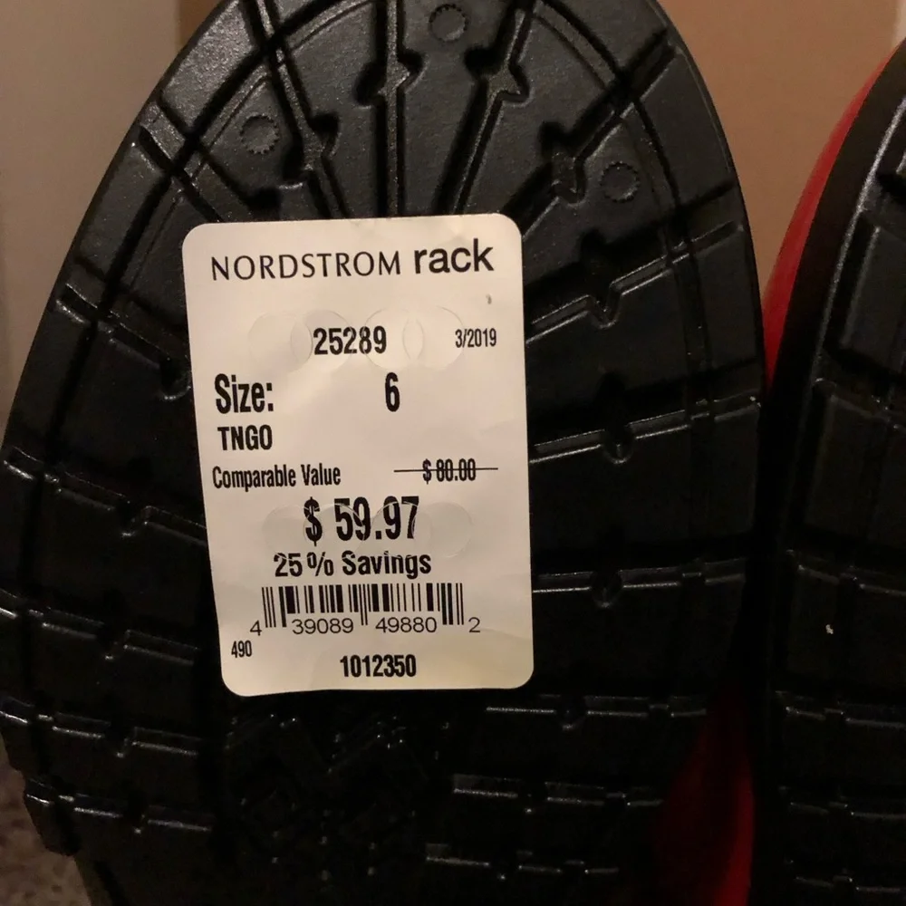 NEW Ugg Rain Boots (size 6 women's) - Picture 5 of 9